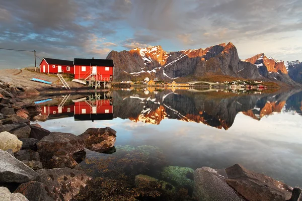 Vista sobre el pueblo de Reine, Noruega — Foto de Stock