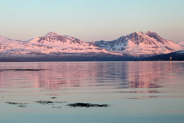 Berg aan de winter in Tromsø, Noorwegen — Stockfoto