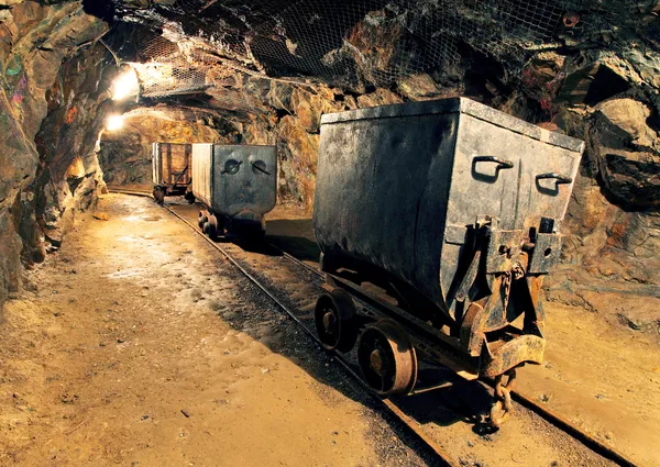 Túnel subterráneo de minas, industria minera Fotos De Stock
