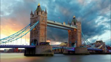 Kule Köprüsü - Londra, zaman atlamalı