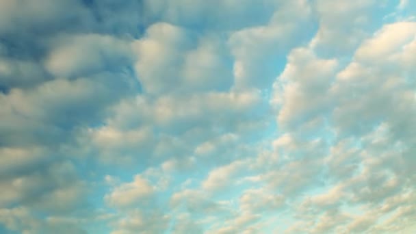 Драматическое небо заката с облаками - время истекло — стоковое видео