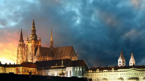 Castelo de Praga ao nascer do sol - lapso de tempo — Vídeo de Stock