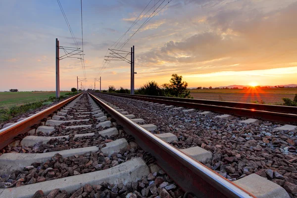 Chemin de fer au coucher du soleil — Photo