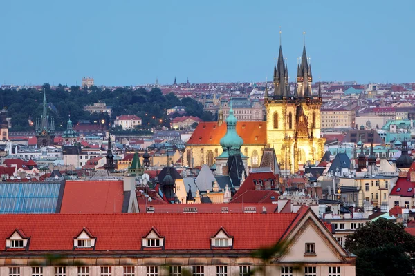 Paysage urbain de Prague avec cathédrale — Photo