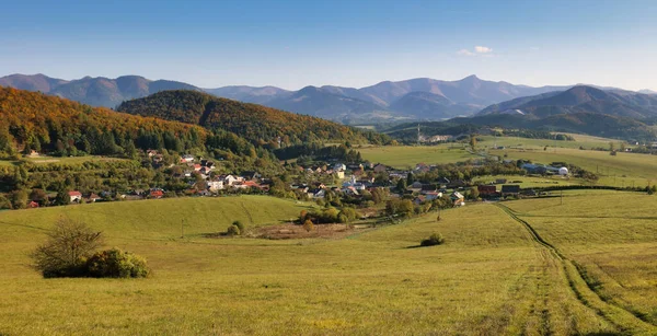 Landschaft Der Slowakei Mit Dorf — Stockfoto