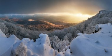 Slovakya Dağı, Günbatımında kış manzarası, Vapenna