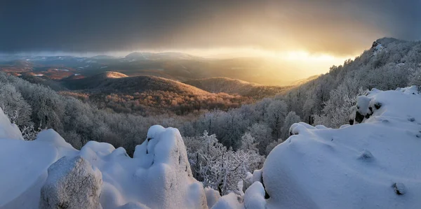 Slovakya Dağı, Günbatımında kış manzarası, Vapenna
