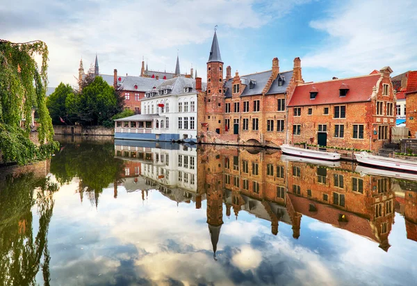 Bruges Canais Tradicionais Cidade Histórica Medieval Bélgica — Fotografia de Stock