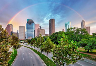 Houston üzerinde gökkuşağı şehir merkezi, ABD - Teksas