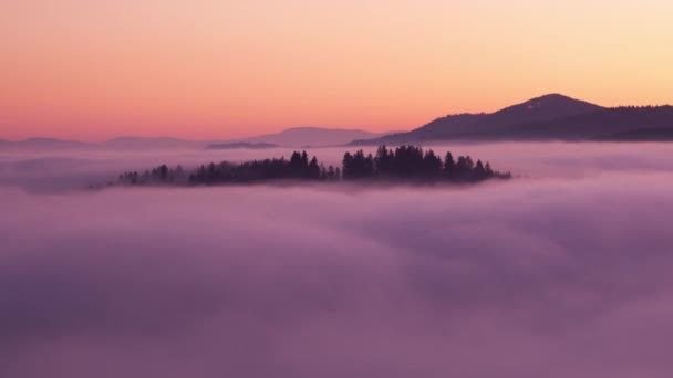 Slovakya Hava Tersine Dönerken Sonbahar Dağlarında Gün Batımı Bulutların Üzerinde — Stok video