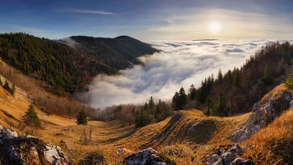 Felsenpanorama Des Sonnenuntergangs Der Gebirgstalllandschaft — Stockfoto