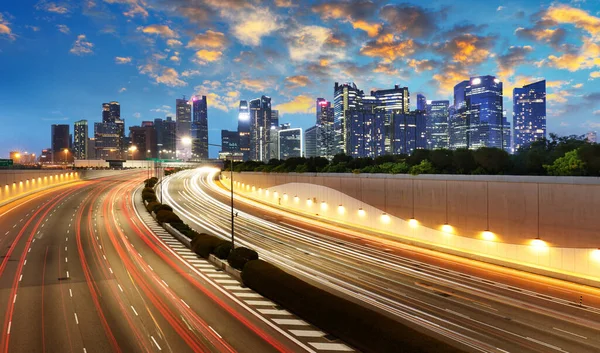 Tráfego Singapura Crepúsculo Centro Financeiro — Fotografia de Stock