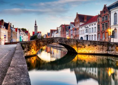 Bruges - geleneksel şehir Kanallar tarihi ortaçağ. Belçika