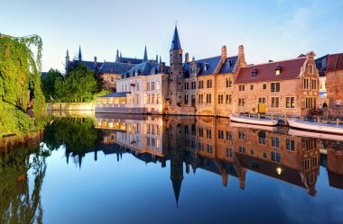 Belçika - Brugge, Perez de Malvenda ev Rozenhoedkaai ve Belfort van Brugge gün batımında