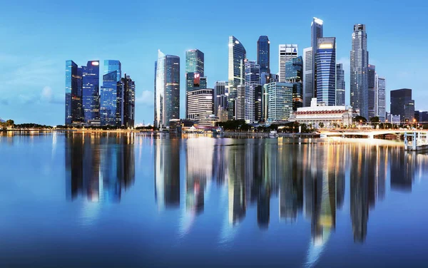 Singapur Ciudad Abajo Panorama Por Noche — Foto de Stock