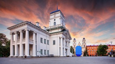 Minsk, Belarus - Gece belediye binası