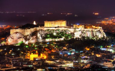 Yunanistan 'ın Lycabettus tepesinden Atina' da gece Akropolis