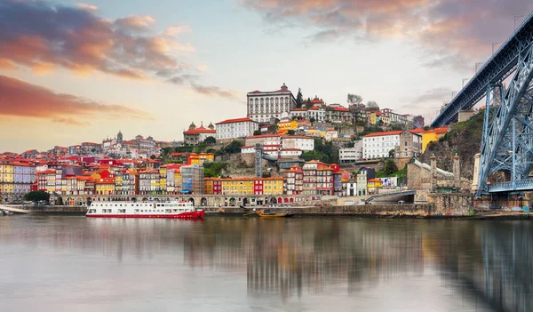 Porto Silüeti Günbatımında Portekiz — Stok fotoğraf