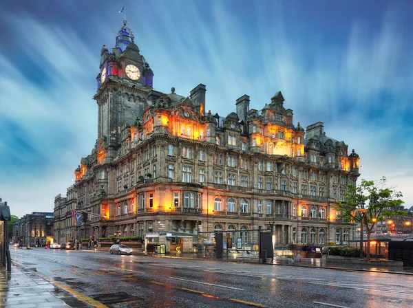 Единбург Нічній Сцені Вогнями Принцеса Стріт Балмораль Готель Задньому Плані — стокове фото