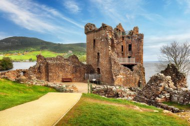 İskoçya, Loch Ness yakınlarındaki Urquhart Kalesi harabesi