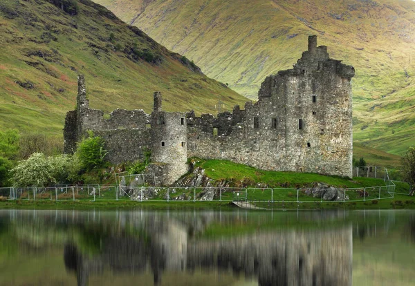Kilchurn Castle Reflection Water Scotland — Stockfoto