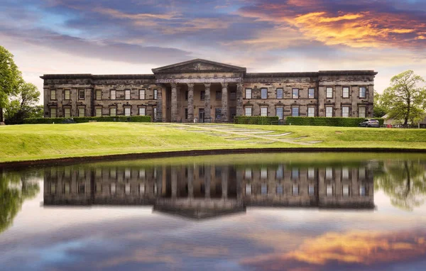 Scottish National Gallery Modern Art Edinburgh Sunset Reflection Water Scotland — 图库照片