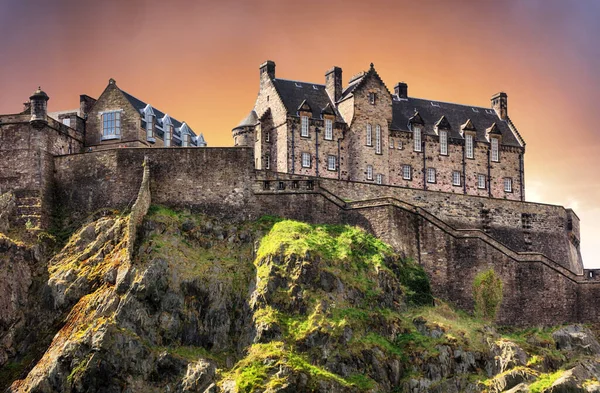 Шотландія Единбурзький Замок Зеленим Садом Заході Сонця Велика Британія — стокове фото