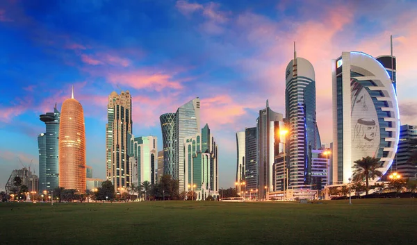 Skyline Van Doha Qatar Voor Zonsondergang — Stockfoto