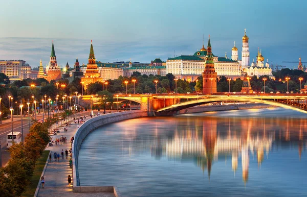 Росія Москва Вночі Кремлем — стокове фото