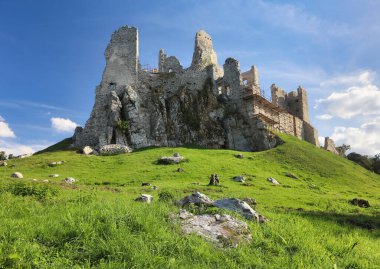 Slovakya 'daki Hrusov Kalesi Yıkıldı