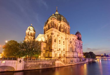 Berlin, Berliner dom geceleri