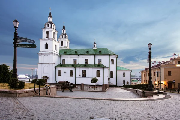 Bielorrusia Minsk Con Catedral Ortodoxa Por Noche —  Fotos de Stock