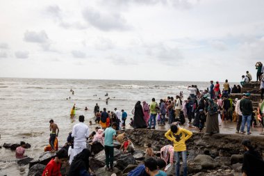 Mumbai,India-07-30-2022: crowd of people gathering again at Hajiali after 2 years of strick lockdown due to covid