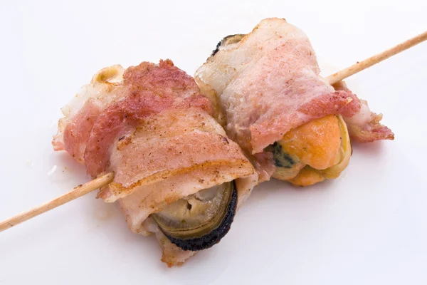 Shish kebab di cozze in pancetta — Foto Stock