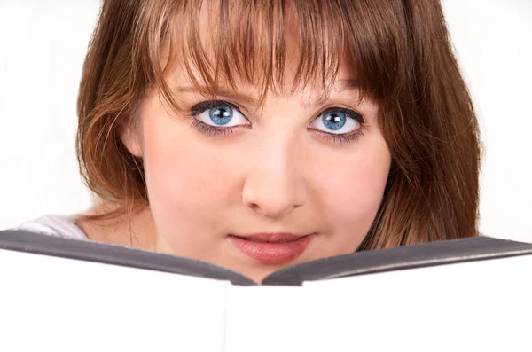 Teenager-Mädchen und ein Buch — Stockfoto