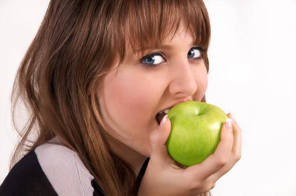 Teen girl and an apple — Stock Photo, Image