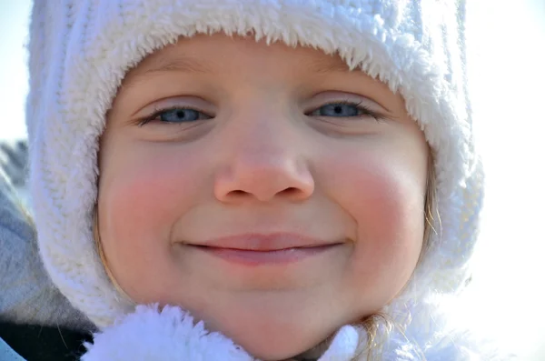 Lächeln eines jungen Mädchens — Stockfoto