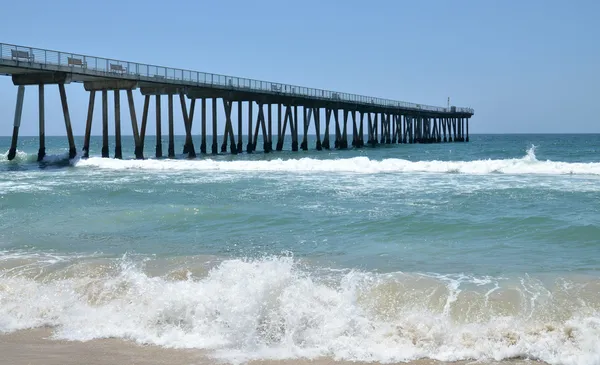 Ocean and pier — Stock Photo, Image