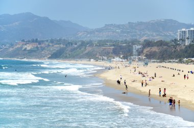 santa Monica'da okyanusun