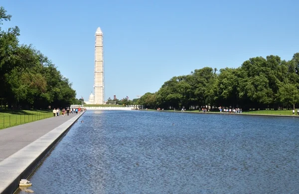 The Washington Monument is under reconstruction. — Stock Photo, Image