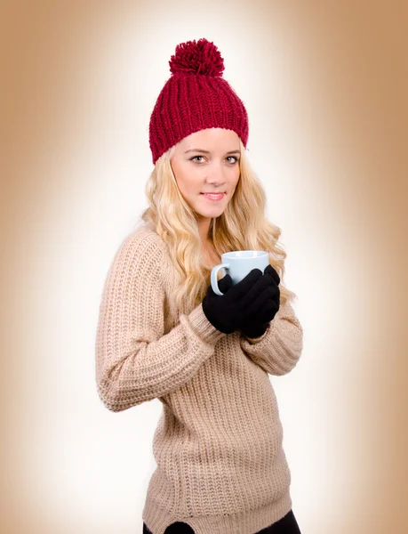 Winter girl drinking tea. — Stock Photo, Image