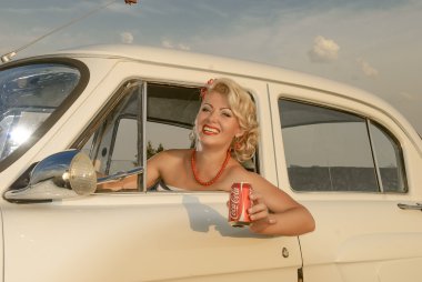 mujeres enojadas impuestos sobre la renta