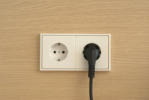 Salida doble de pared con cable de alimentación — Foto de Stock