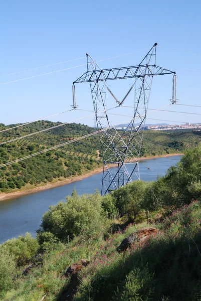 Hoogspanning elektriciteitsnet — Stockfoto