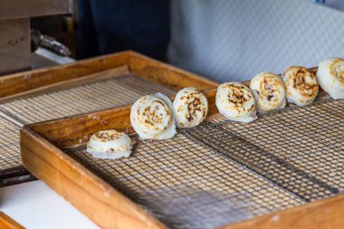 Dazaifu temmangu türbesindeki yeni pişirilmiş umegae mochi, fuguoka