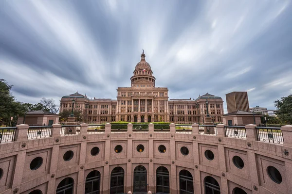 Construção Capital Estado Texas Com Movimento Nuvem Dramática — Fotografia de Stock