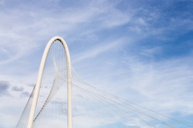 Dallas, Teksas 'taki Margaret Hunt Tepesi Köprüsü.