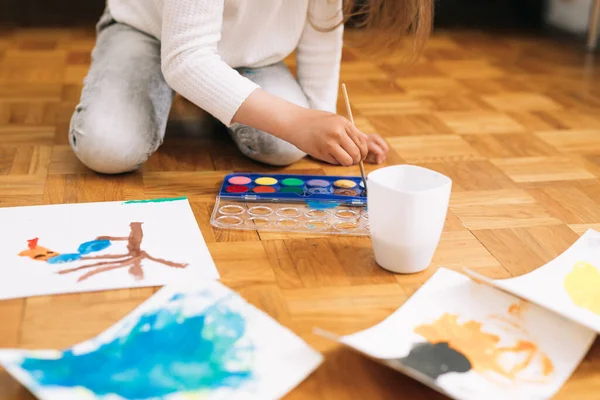 Little Girl Painting Water Colors Home — Stock Photo, Image