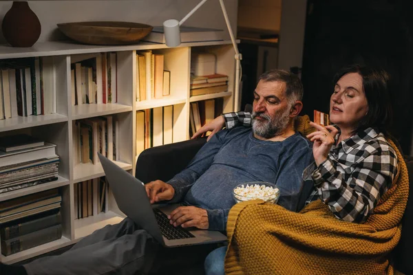 Man Woman Sitting Sofa Shopping Online Home — Stock Photo, Image