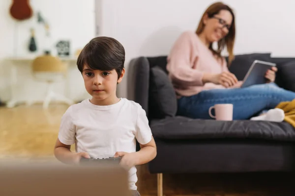 Mutter Und Sohn Spielen Hause Videospiele — Stockfoto